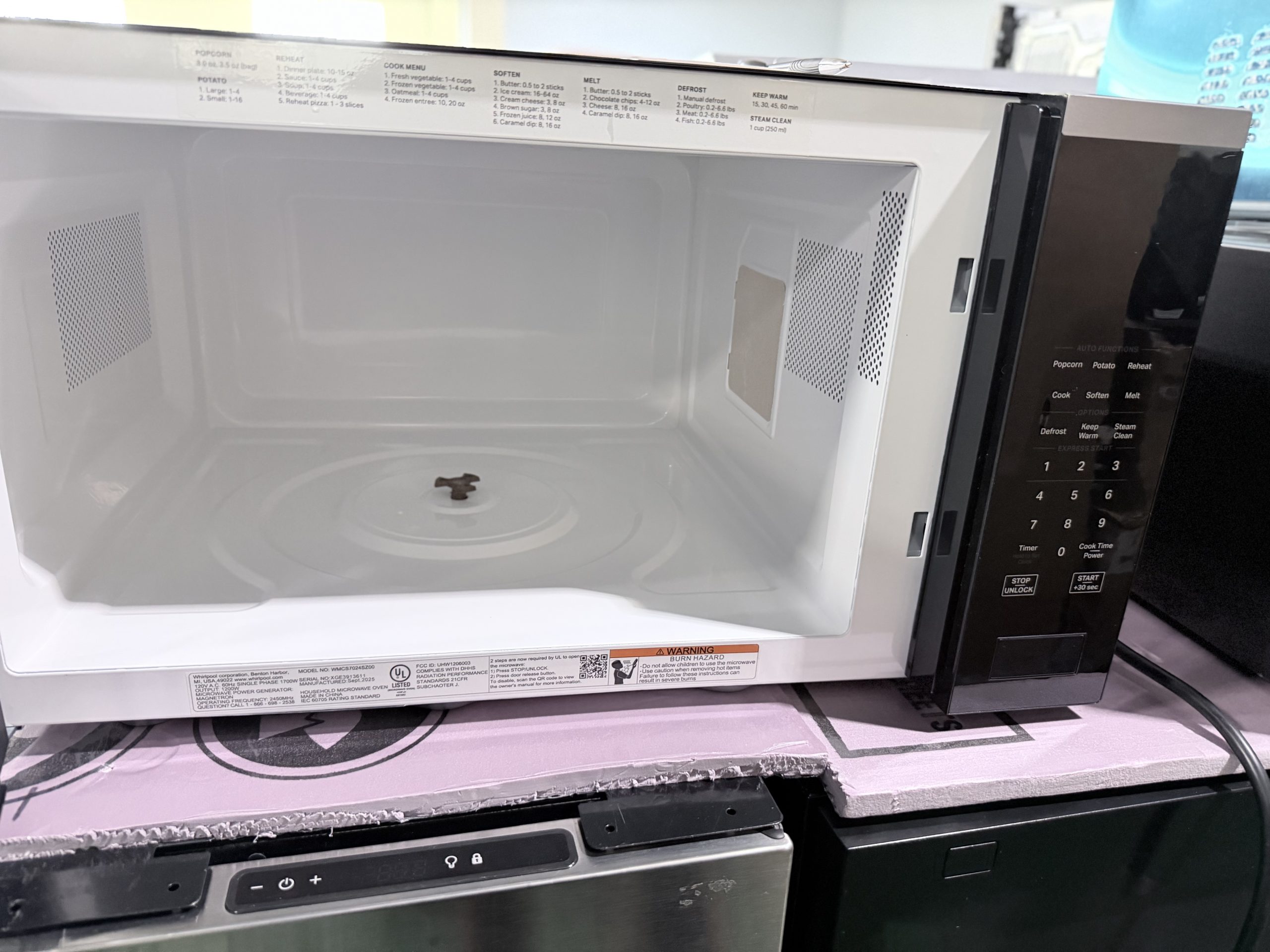 WHIRLPOOL* 2.2 cu. ft. Sensor Cooking Microwave - Image 3