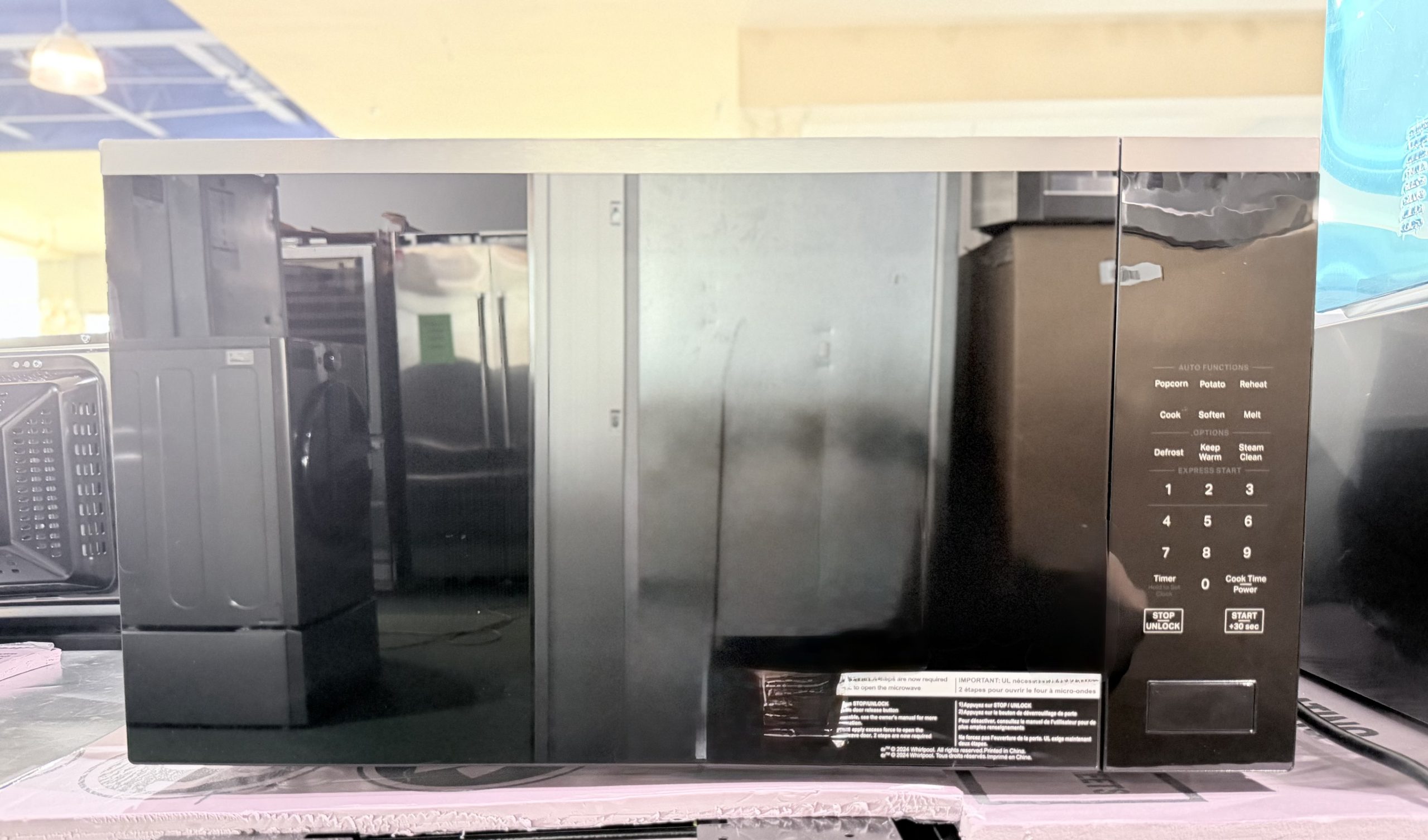 WHIRLPOOL* 2.2 cu. ft. Sensor Cooking Microwave - Image 4