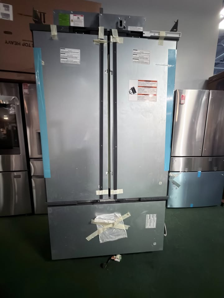 JennAir 42′′ Panel-Ready Built-In French Door Refrigerator