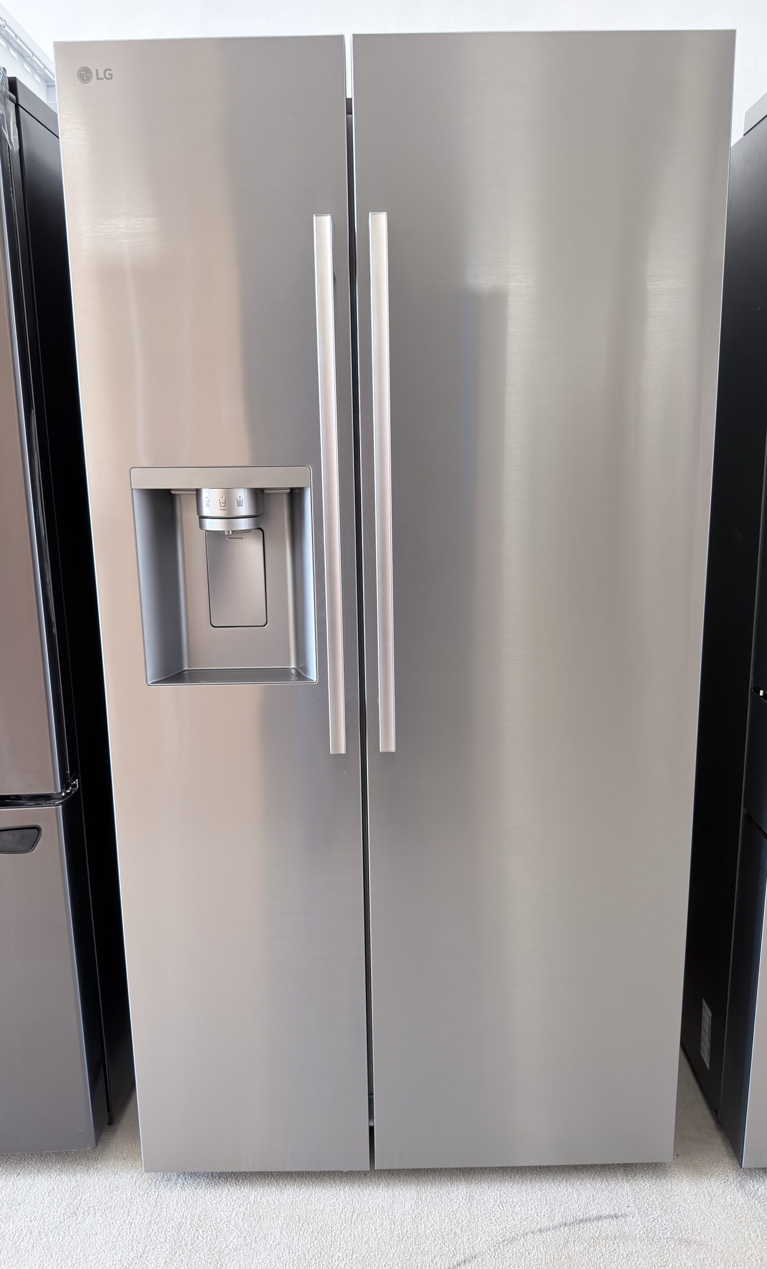 LG* Craft Ice 26.6-cu ft Standard-Depth 36-in Wide Side-by-Side Refrigerator Smart Compatible with Dual Ice Maker Printproof Stainless Steel ) ENERGY STAR Certified