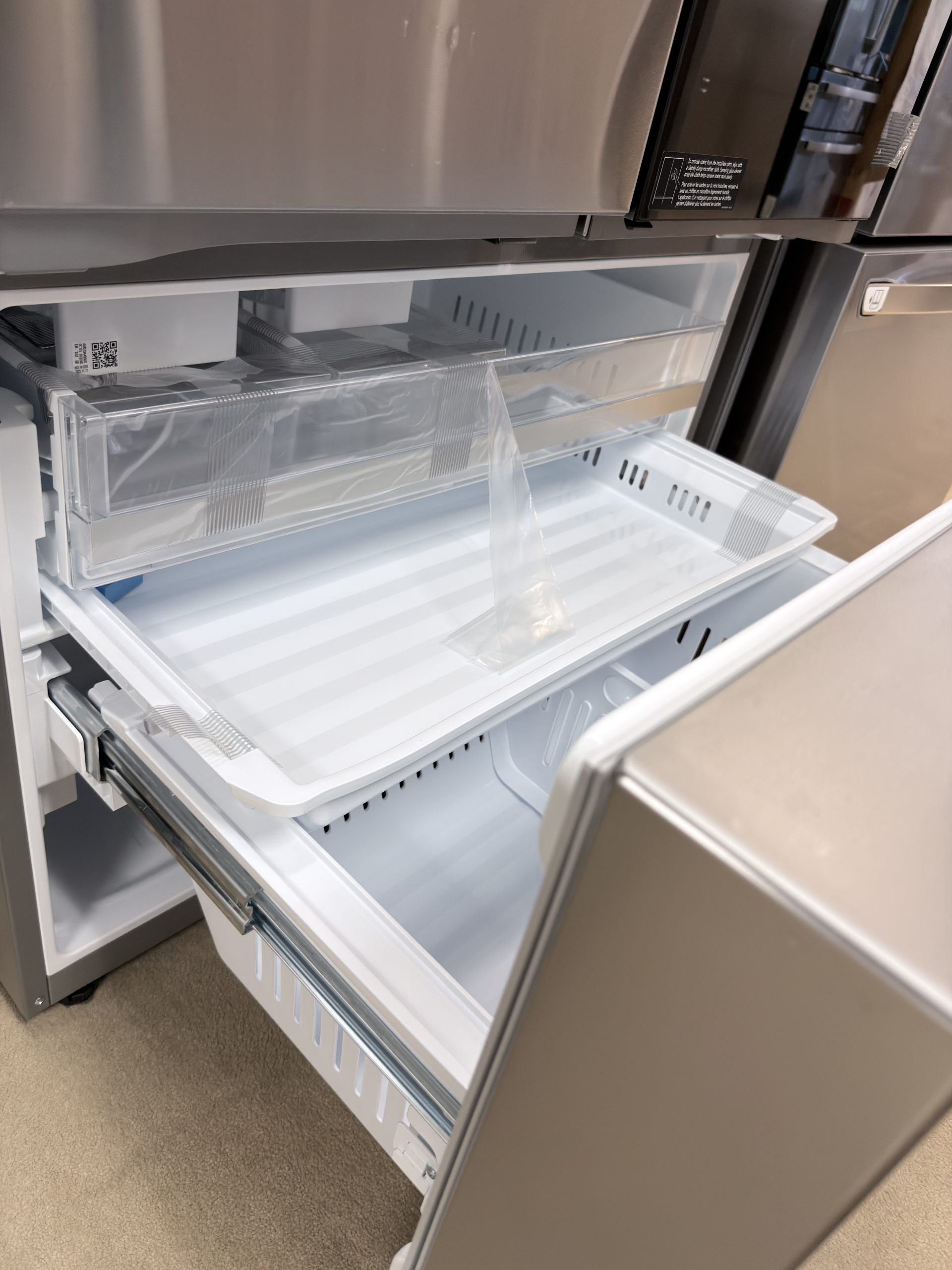 LG* Counter-Depth MAX Mirror InstaView 4 Types of Ice 25.5-cu ft 3 -Door 36-in Wide French Door Refrigerator with Dual Ice Maker and Door within Door Print Proof Stainless Steel - Image 4