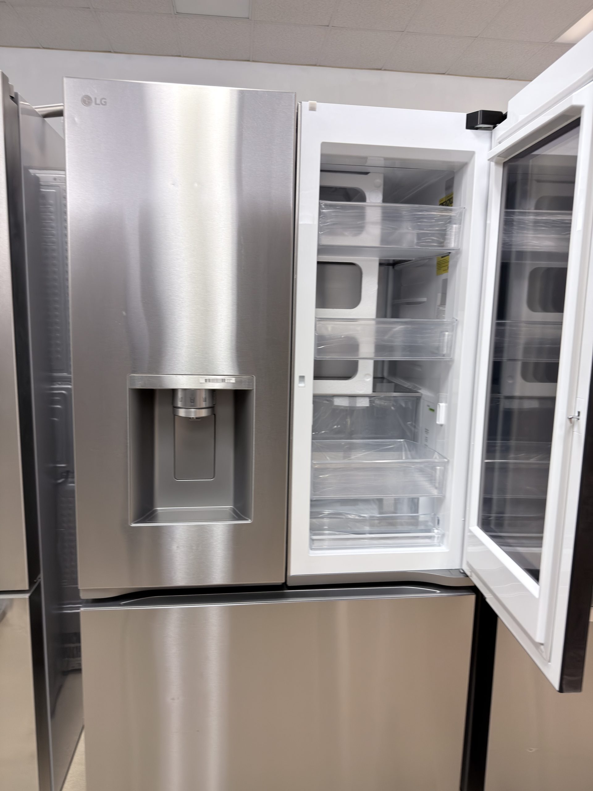 LG* Counter-Depth MAX Mirror InstaView 4 Types of Ice 25.5-cu ft 3 -Door 36-in Wide French Door Refrigerator with Dual Ice Maker and Door within Door Print Proof Stainless Steel - Image 2