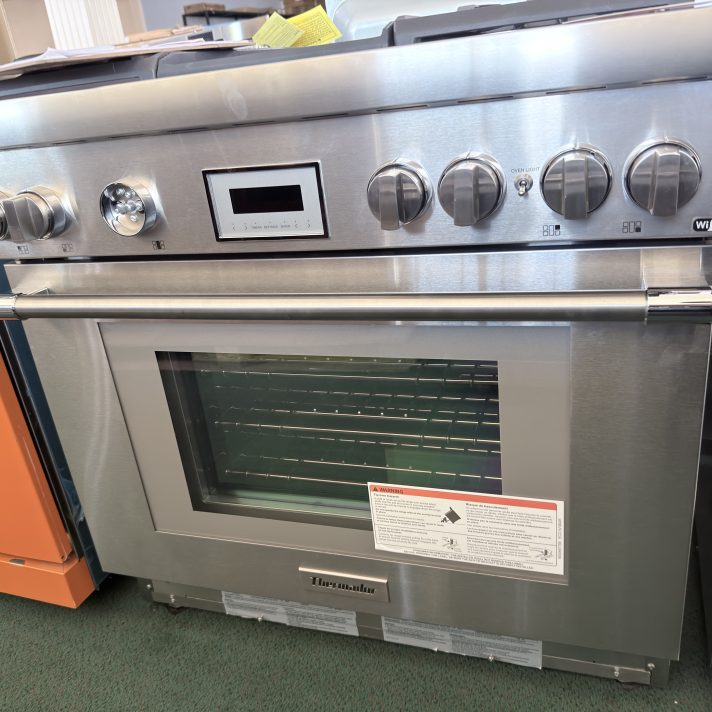 Thermador* Pro Harmony 36 in. Wide 5.0 Cu. Ft. Freestanding Gas Convection Range with Manual cleaning 4 Burners - Stainless Steel