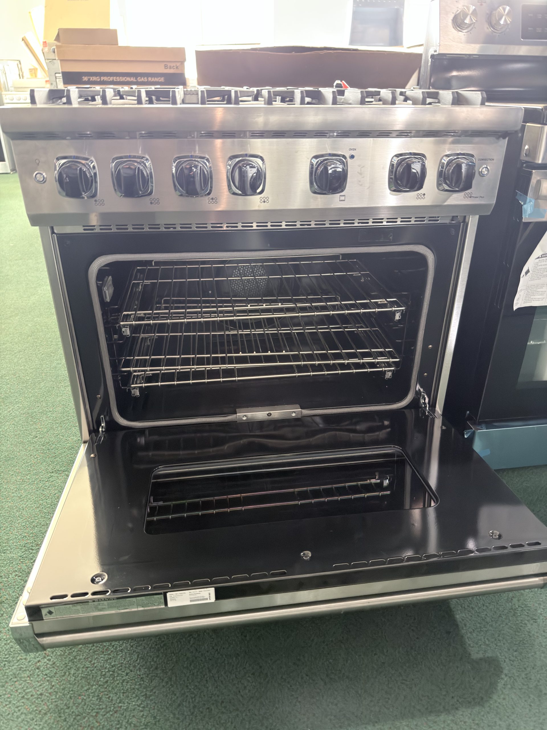 VIKING* 5 Series 36-inch freestanding professional gas range in stainless steel Natural Gas - Image 3