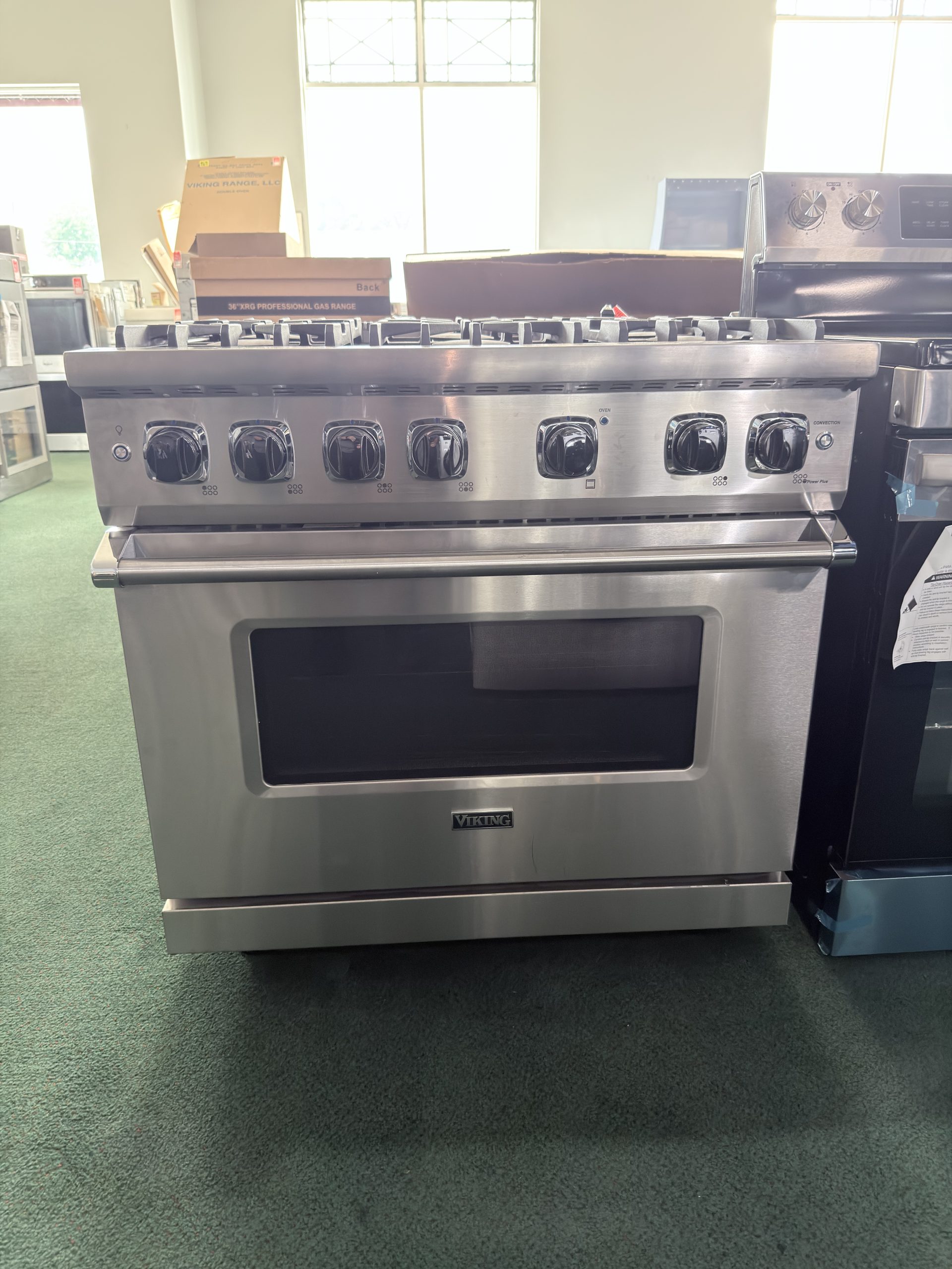 VIKING* 5 Series 36-inch freestanding professional gas range in stainless steel Natural Gas